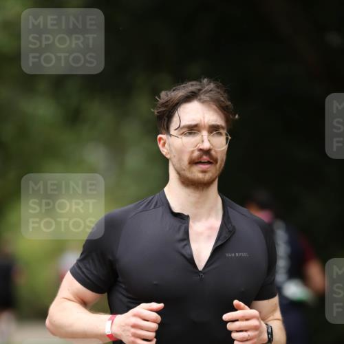30.08.2026 - Elbe Triathlon Hamburg Antke Förster http://msf.ph/oto/10101772 30.08.2026 11:19:23 Laufen 1063 meine-sportfotos.de