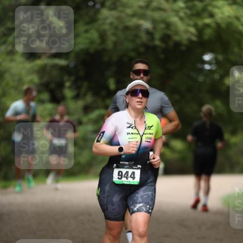 30.08.2026 - Elbe Triathlon Hamburg Antke Förster http://msf.ph/oto/10101800 30.08.2026 11:19:50 Laufen 944 meine-sportfotos.de
