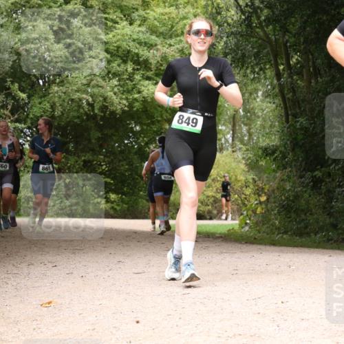 30.08.2026 - Elbe Triathlon Hamburg Antke Förster http://msf.ph/oto/10101829 30.08.2026 11:22:54 Laufen 860, 86, 849, 556 meine-sportfotos.de