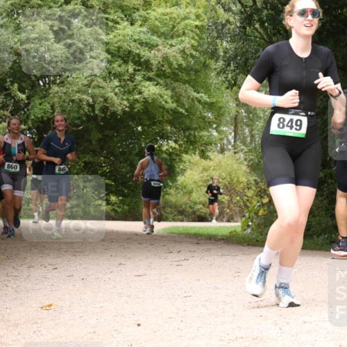 30.08.2026 - Elbe Triathlon Hamburg Antke Förster http://msf.ph/oto/10101831 30.08.2026 11:22:54 Laufen 860, 86, 849 meine-sportfotos.de