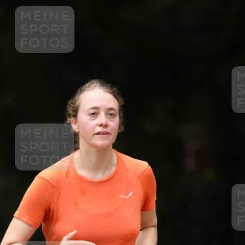 30.08.2026 - Elbe Triathlon Hamburg Antke Förster http://msf.ph/oto/10101832 30.08.2026 11:20:05 Laufen 902 meine-sportfotos.de