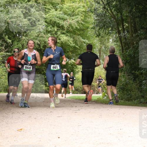 30.08.2026 - Elbe Triathlon Hamburg Antke Förster http://msf.ph/oto/10101835 30.08.2026 11:22:56 Laufen 860, 861 meine-sportfotos.de