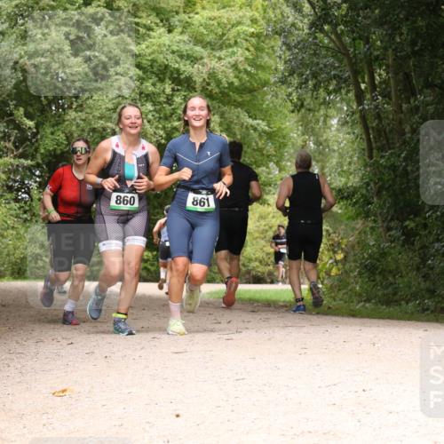 30.08.2026 - Elbe Triathlon Hamburg Antke Förster http://msf.ph/oto/10101837 30.08.2026 11:22:57 Laufen 860, 861 meine-sportfotos.de