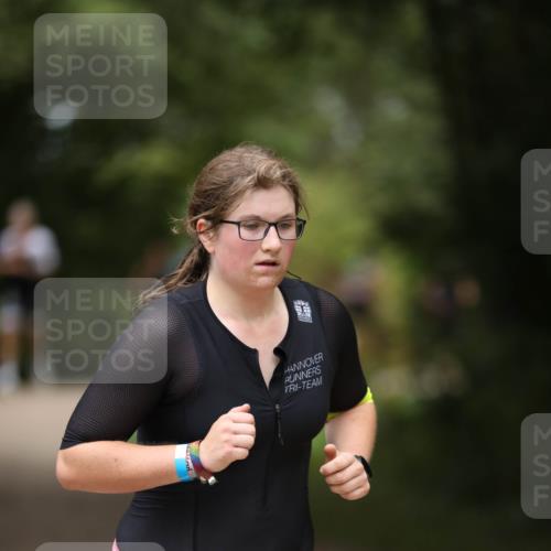 30.08.2026 - Elbe Triathlon Hamburg Antke Förster http://msf.ph/oto/10101840 30.08.2026 11:20:10 Laufen 838 meine-sportfotos.de