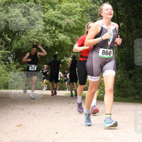 30.08.2026 - Elbe Triathlon Hamburg Antke Förster http://msf.ph/oto/10101843 30.08.2026 11:22:59 Laufen 993, 860, 86 meine-sportfotos.de