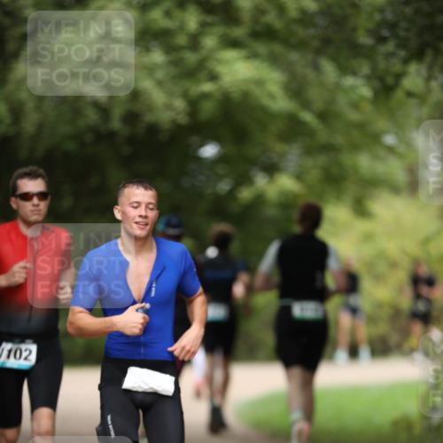 30.08.2026 - Elbe Triathlon Hamburg Antke Förster http://msf.ph/oto/10101846 30.08.2026 11:20:15 Laufen 102 meine-sportfotos.de