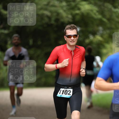 30.08.2026 - Elbe Triathlon Hamburg Antke Förster http://msf.ph/oto/10101850 30.08.2026 11:20:17 Laufen 1102 meine-sportfotos.de