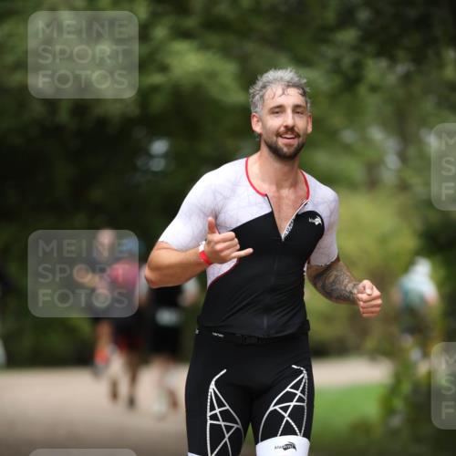 30.08.2026 - Elbe Triathlon Hamburg Antke Förster http://msf.ph/oto/10101856 30.08.2026 11:20:20 Laufen  meine-sportfotos.de