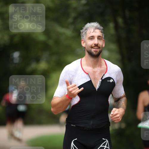30.08.2026 - Elbe Triathlon Hamburg Antke Förster http://msf.ph/oto/10101858 30.08.2026 11:20:21 Laufen  meine-sportfotos.de