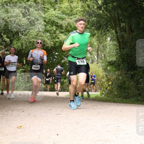 30.08.2026 - Elbe Triathlon Hamburg Antke Förster http://msf.ph/oto/10101877 30.08.2026 11:23:20 Laufen 787, 912, 1896, 576 meine-sportfotos.de