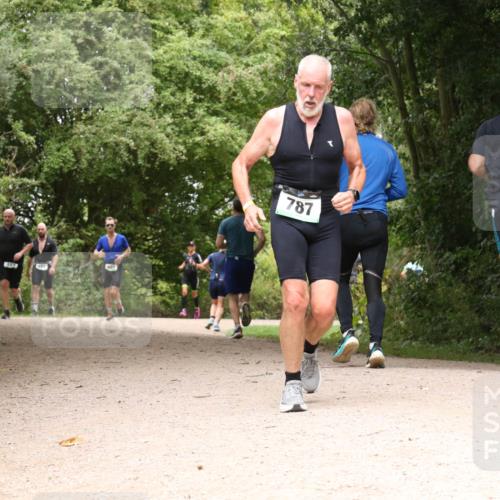 30.08.2026 - Elbe Triathlon Hamburg Antke Förster http://msf.ph/oto/10101893 30.08.2026 11:23:26 Laufen 452, 787 meine-sportfotos.de
