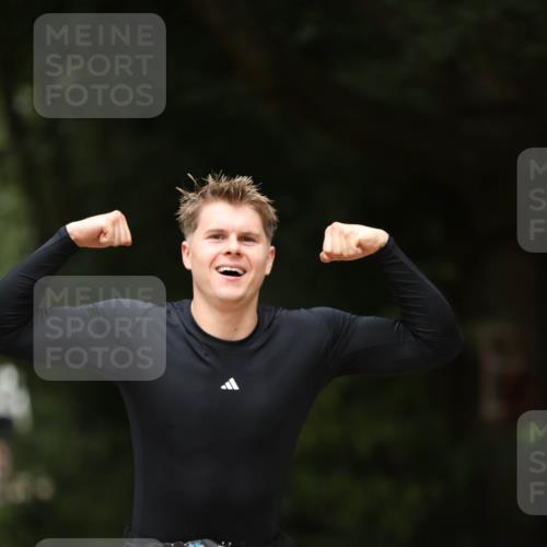 30.08.2026 - Elbe Triathlon Hamburg Antke Förster http://msf.ph/oto/10101946 30.08.2026 11:21:24 Laufen 998 meine-sportfotos.de