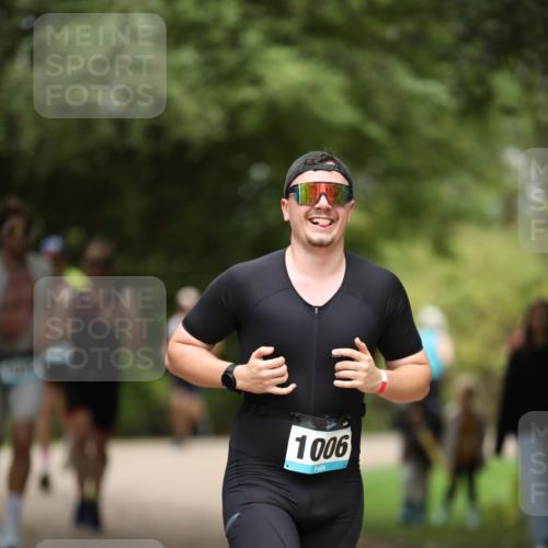 30.08.2026 - Elbe Triathlon Hamburg Antke Förster http://msf.ph/oto/10101954 30.08.2026 11:21:28 Laufen 1006 meine-sportfotos.de