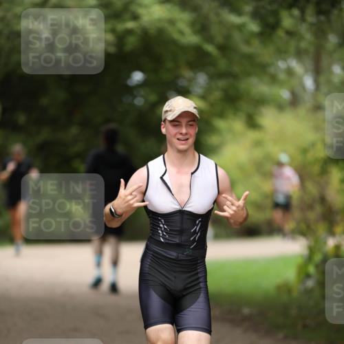 30.08.2026 - Elbe Triathlon Hamburg Antke Förster http://msf.ph/oto/10101976 30.08.2026 11:21:38 Laufen  meine-sportfotos.de