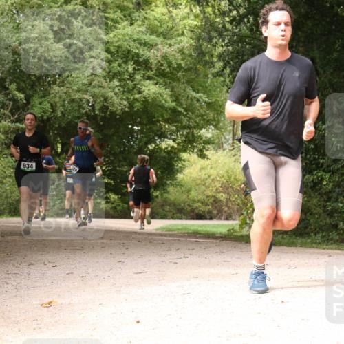 30.08.2026 - Elbe Triathlon Hamburg Antke Förster http://msf.ph/oto/10101979 30.08.2026 11:24:31 Laufen 934, 127 meine-sportfotos.de