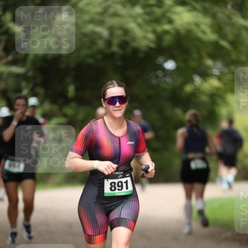 30.08.2026 - Elbe Triathlon Hamburg Antke Förster http://msf.ph/oto/10101984 30.08.2026 11:21:45 Laufen 891, 7001 meine-sportfotos.de