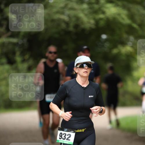 30.08.2026 - Elbe Triathlon Hamburg Antke Förster http://msf.ph/oto/10102006 30.08.2026 11:21:53 Laufen 932, 2 meine-sportfotos.de