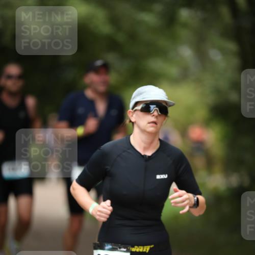 30.08.2026 - Elbe Triathlon Hamburg Antke Förster http://msf.ph/oto/10102008 30.08.2026 11:21:53 Laufen 932 meine-sportfotos.de