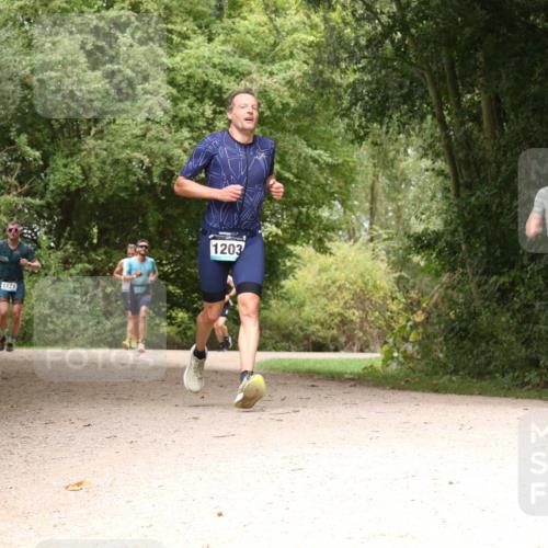 30.08.2026 - Elbe Triathlon Hamburg Antke Förster http://msf.ph/oto/10102013 30.08.2026 11:24:54 Laufen 1121, 1203 meine-sportfotos.de
