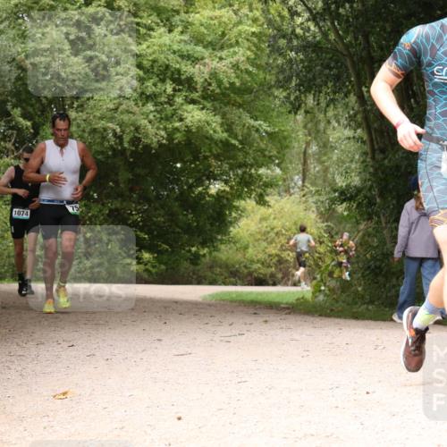 30.08.2026 - Elbe Triathlon Hamburg Antke Förster http://msf.ph/oto/10102029 30.08.2026 11:25:02 Laufen 1074, 75, 1121 meine-sportfotos.de