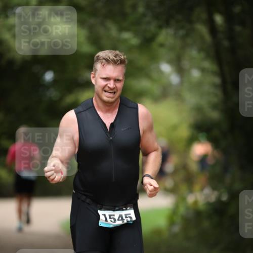 30.08.2026 - Elbe Triathlon Hamburg Antke Förster http://msf.ph/oto/10102036 30.08.2026 11:22:03 Laufen 1545 meine-sportfotos.de