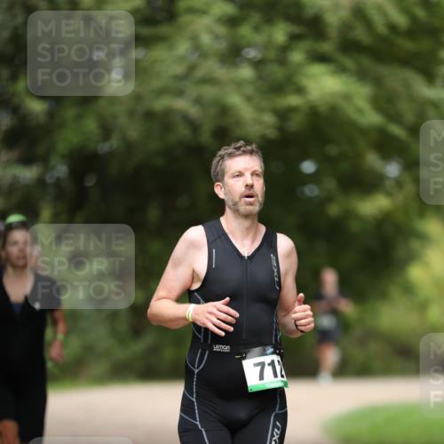 30.08.2026 - Elbe Triathlon Hamburg Antke Förster http://msf.ph/oto/10102058 30.08.2026 11:22:14 Laufen 712 meine-sportfotos.de