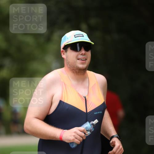 30.08.2026 - Elbe Triathlon Hamburg Antke Förster http://msf.ph/oto/10102076 30.08.2026 11:22:23 Laufen 605 meine-sportfotos.de