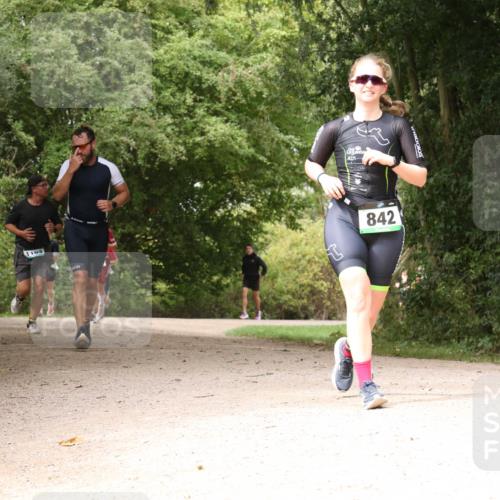 30.08.2026 - Elbe Triathlon Hamburg Antke Förster http://msf.ph/oto/10102077 30.08.2026 11:25:32 Laufen 1103, 842 meine-sportfotos.de