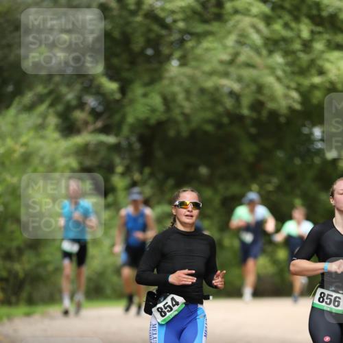 30.08.2026 - Elbe Triathlon Hamburg Antke Förster http://msf.ph/oto/10102080 30.08.2026 11:22:25 Laufen 854, 856 meine-sportfotos.de