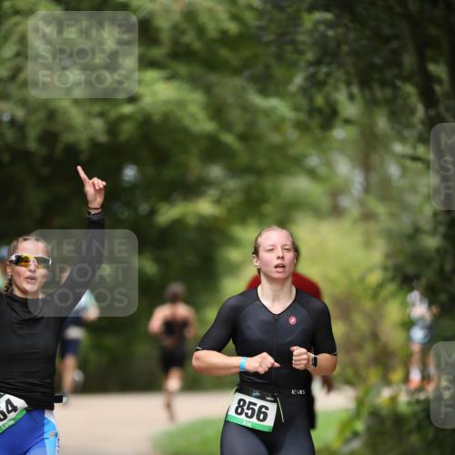 30.08.2026 - Elbe Triathlon Hamburg Antke Förster http://msf.ph/oto/10102082 30.08.2026 11:22:26 Laufen 64, 856 meine-sportfotos.de