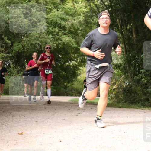 30.08.2026 - Elbe Triathlon Hamburg Antke Förster http://msf.ph/oto/10102087 30.08.2026 11:25:36 Laufen 953 meine-sportfotos.de