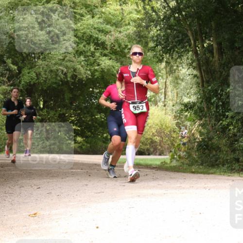 30.08.2026 - Elbe Triathlon Hamburg Antke Förster http://msf.ph/oto/10102091 30.08.2026 11:25:38 Laufen 953 meine-sportfotos.de