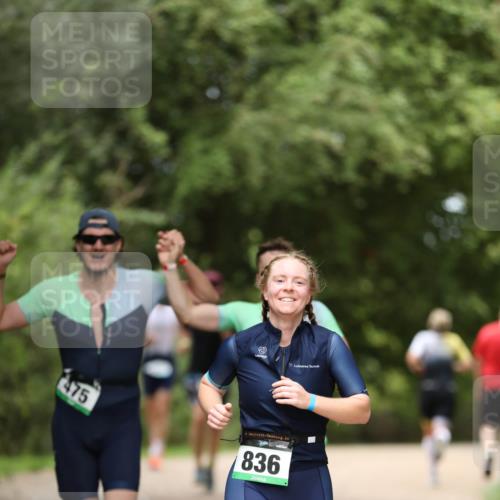 30.08.2026 - Elbe Triathlon Hamburg Antke Förster http://msf.ph/oto/10102106 30.08.2026 11:22:36 Laufen 475, 836 meine-sportfotos.de