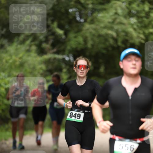 30.08.2026 - Elbe Triathlon Hamburg Antke Förster http://msf.ph/oto/10102134 30.08.2026 11:22:53 Laufen 849, 556 meine-sportfotos.de