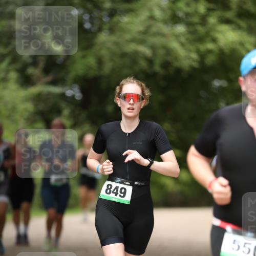 30.08.2026 - Elbe Triathlon Hamburg Antke Förster http://msf.ph/oto/10102136 30.08.2026 11:22:53 Laufen 849, 550 meine-sportfotos.de