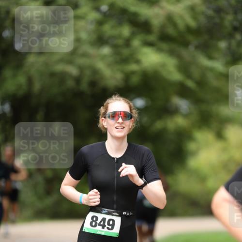 30.08.2026 - Elbe Triathlon Hamburg Antke Förster http://msf.ph/oto/10102138 30.08.2026 11:22:54 Laufen 849 meine-sportfotos.de