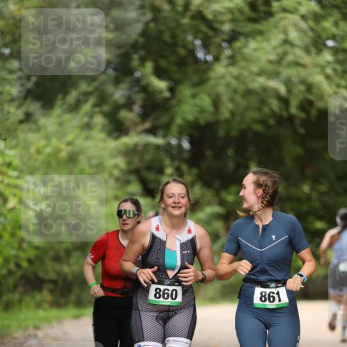 30.08.2026 - Elbe Triathlon Hamburg Antke Förster http://msf.ph/oto/10102144 30.08.2026 11:22:56 Laufen 860, 861 meine-sportfotos.de