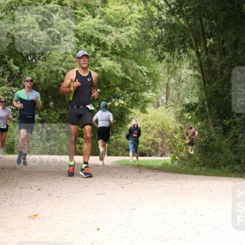 30.08.2026 - Elbe Triathlon Hamburg Antke Förster http://msf.ph/oto/10102145 30.08.2026 11:26:16 Laufen 940 meine-sportfotos.de
