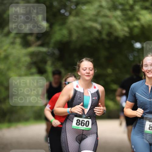 30.08.2026 - Elbe Triathlon Hamburg Antke Förster http://msf.ph/oto/10102148 30.08.2026 11:22:58 Laufen 860, 8 meine-sportfotos.de
