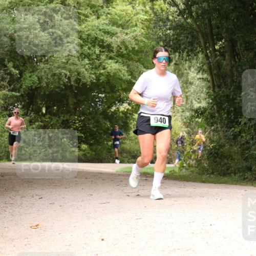 30.08.2026 - Elbe Triathlon Hamburg Antke Förster http://msf.ph/oto/10102155 30.08.2026 11:26:23 Laufen 901, 940 meine-sportfotos.de