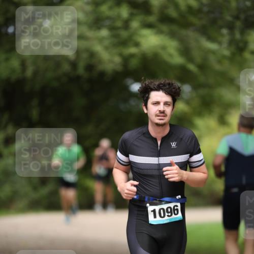30.08.2026 - Elbe Triathlon Hamburg Antke Förster http://msf.ph/oto/10102174 30.08.2026 11:23:11 Laufen 1096 meine-sportfotos.de