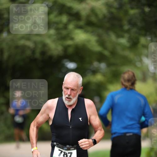 30.08.2026 - Elbe Triathlon Hamburg Antke Förster http://msf.ph/oto/10102202 30.08.2026 11:23:26 Laufen 787 meine-sportfotos.de