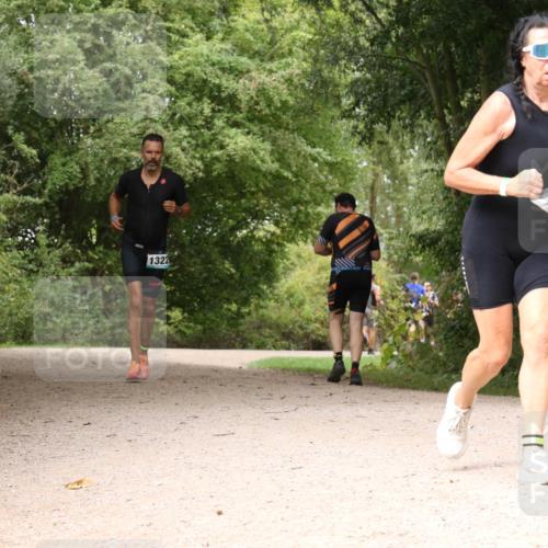 30.08.2026 - Elbe Triathlon Hamburg Antke Förster http://msf.ph/oto/10102203 30.08.2026 11:26:54 Laufen 1322 meine-sportfotos.de