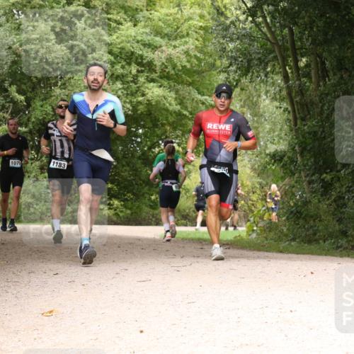 30.08.2026 - Elbe Triathlon Hamburg Antke Förster http://msf.ph/oto/10102219 30.08.2026 11:27:07 Laufen 107, 1183 meine-sportfotos.de