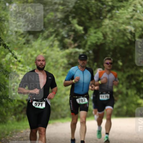 30.08.2026 - Elbe Triathlon Hamburg Antke Förster http://msf.ph/oto/10102224 30.08.2026 11:23:39 Laufen 571, 782 meine-sportfotos.de