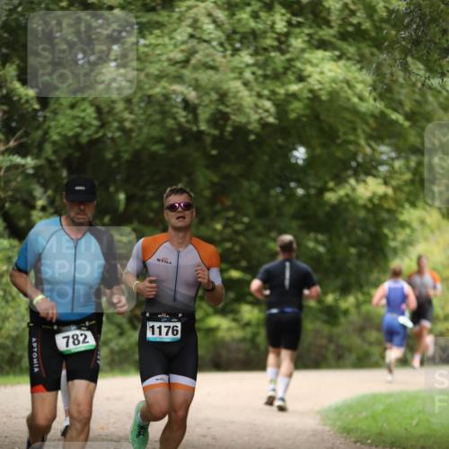 30.08.2026 - Elbe Triathlon Hamburg Antke Förster http://msf.ph/oto/10102226 30.08.2026 11:23:40 Laufen 782, 1176 meine-sportfotos.de