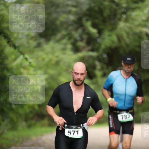 30.08.2026 - Elbe Triathlon Hamburg Antke Förster http://msf.ph/oto/10102228 30.08.2026 11:23:41 Laufen 571, 782 meine-sportfotos.de