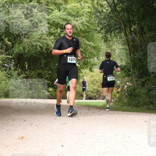 30.08.2026 - Elbe Triathlon Hamburg Antke Förster http://msf.ph/oto/10102229 30.08.2026 11:27:10 Laufen 107, 954 meine-sportfotos.de