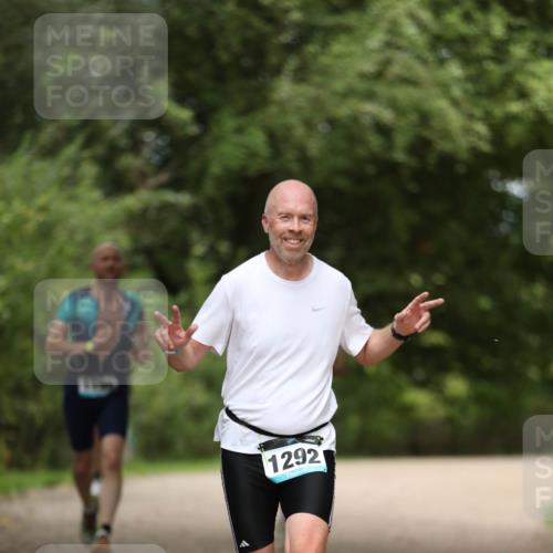 30.08.2026 - Elbe Triathlon Hamburg Antke Förster http://msf.ph/oto/10102244 30.08.2026 11:24:01 Laufen 1292 meine-sportfotos.de