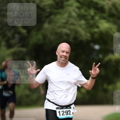 30.08.2026 - Elbe Triathlon Hamburg Antke Förster http://msf.ph/oto/10102246 30.08.2026 11:24:01 Laufen 1292 meine-sportfotos.de